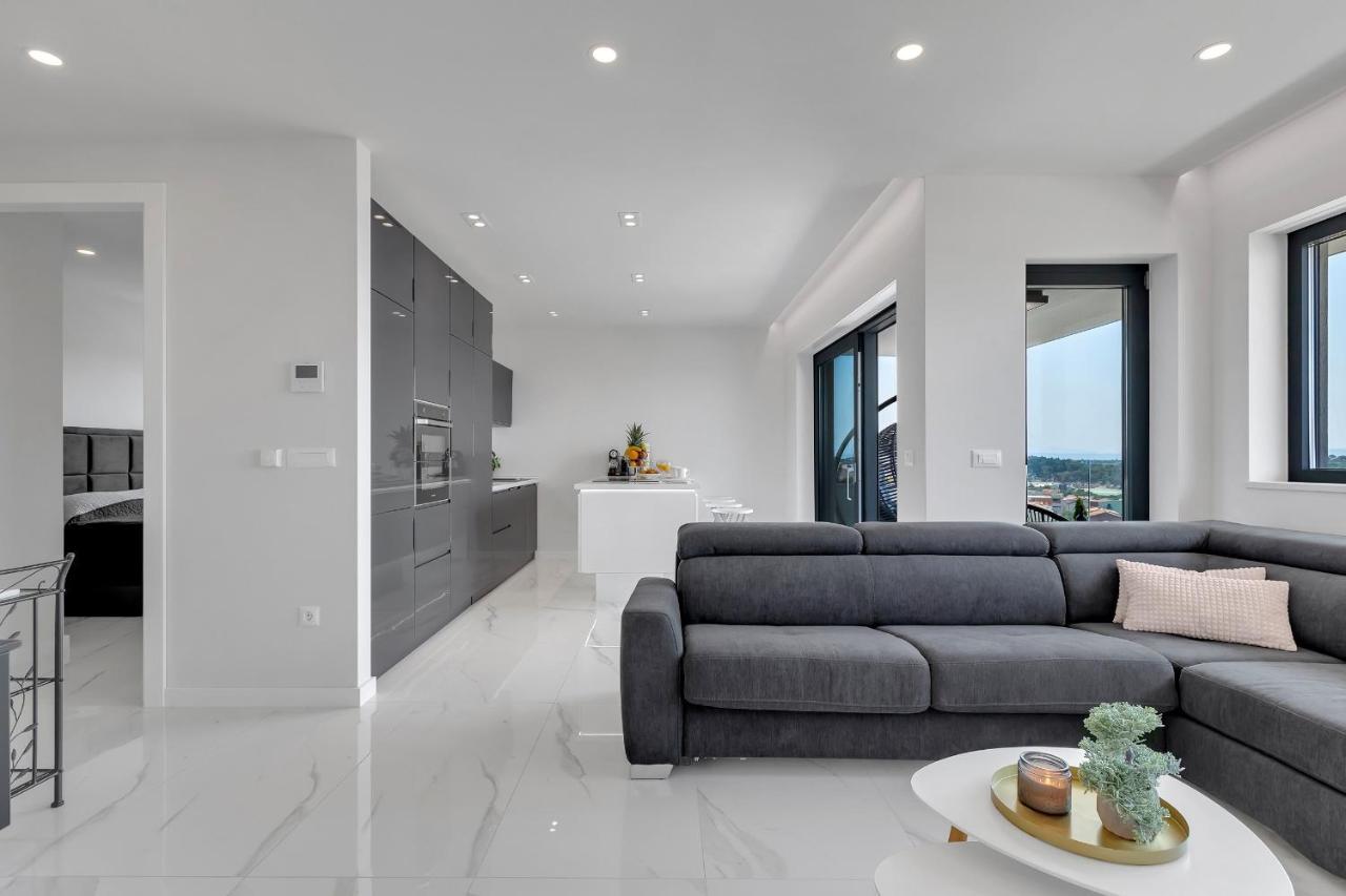מאקרסקה Luxury Seaview Apartment Dzenan מראה חיצוני תמונה